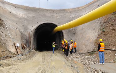 Εκπαιδευτική εκδρομή του Τομέα Γεωτεχνικής και Γεωπεριβαλλοντικής Μηχανικής στο υπό κατασκευή φράγμα Αγιόκαμπου στη θέση Αγιόκαμπος – Λιβαδότοπος του Νομού Λάρισας στη Περιφερειακή Ενότητα Θεσσαλίας.